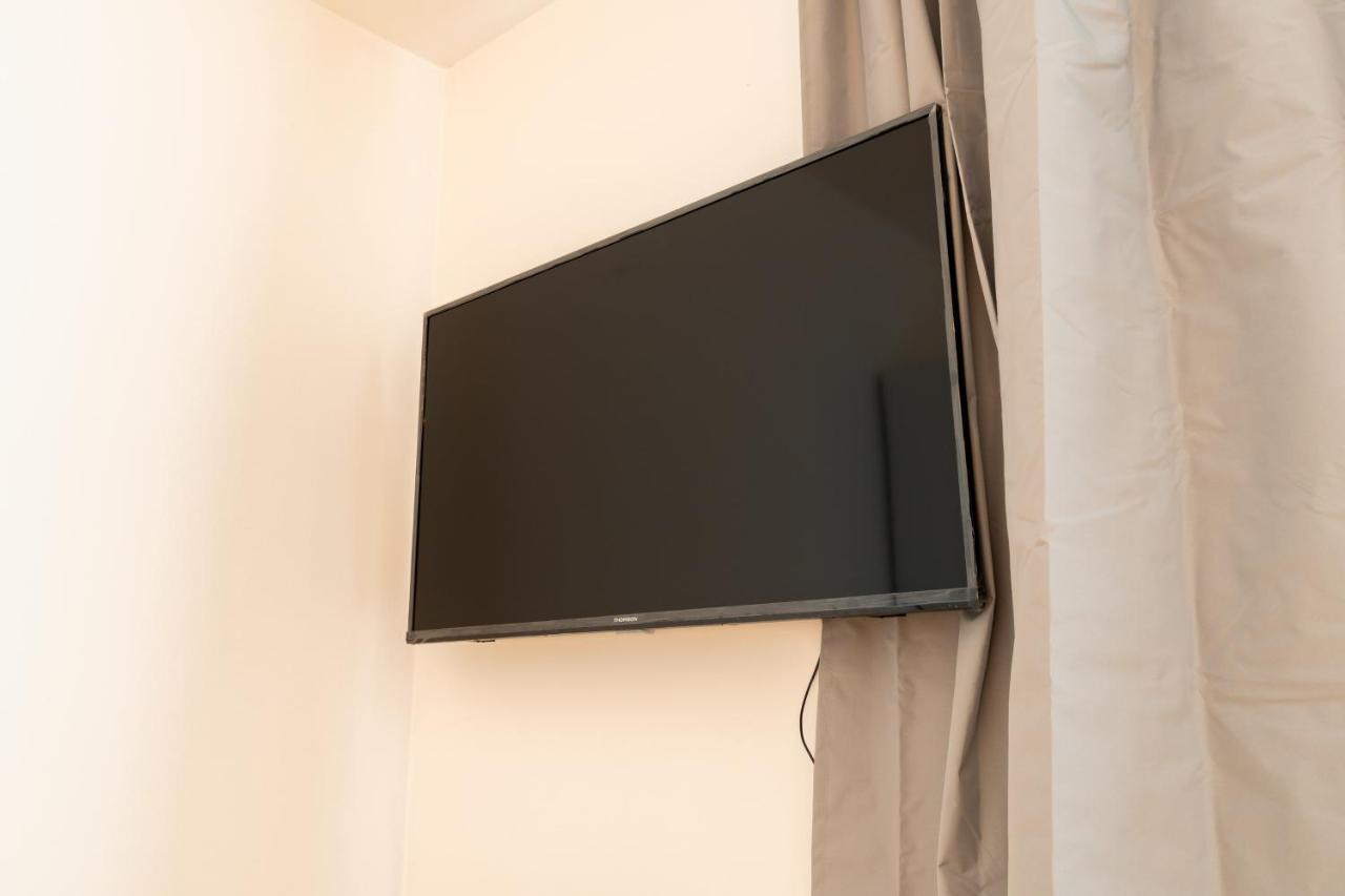 Brand New Two Room Apartment #34 With Free Secure Parking In The Center Praga Exterior foto