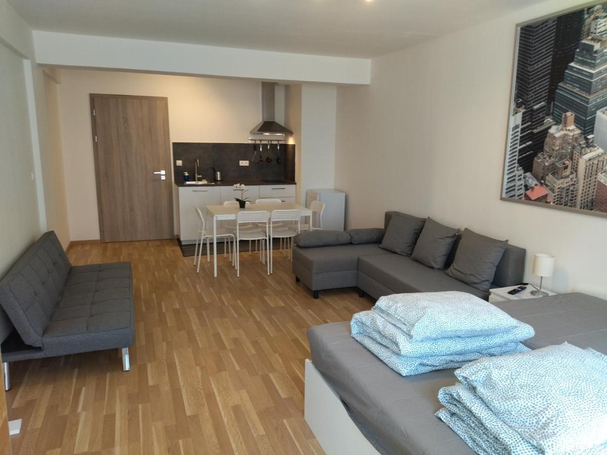 Brand New Two Room Apartment #34 With Free Secure Parking In The Center Praga Exterior foto